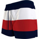 Bañador Reciclado Medio Largo Global Stripe de TOMMY HILFIGER