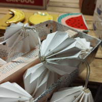 Guirnalda de luces decorativas origami blanco