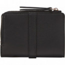 Cartera con Detalles Horsebit Th y Cremallera de TOMMY HILFIGER