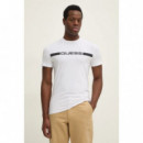 Camiseta Elástica con Logotipo Frontal de GUESS