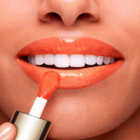 Lip Comfort
aceite para Labios Nutritivo con Color  CLARINS