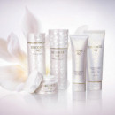 Aq Youth Renewing Radiance Cleansing Foam  DECORTÉ