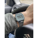 CASIO A168WA-3AY Reloj Digital Unisex Retro – Pulsera Metálica, Carátula Verde, Luz, Cronómetro, Wr