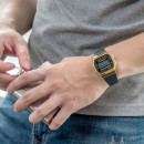 CASIO A168WEGB-1B Reloj Digital Unisex – Caja Dorada, Correa Negra de Acero, Retro Iluminador, Wr