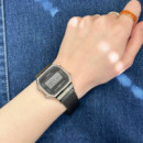 CASIO A168WEMB-1B Reloj Digital Unisex – Estilo Retro, Correa de Malla Negra, Pantalla Negativa, Wr