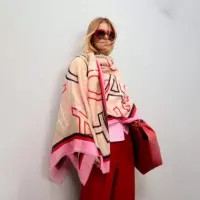 Fular Estampado con Letras Logo  LOLA CASADEMUNT