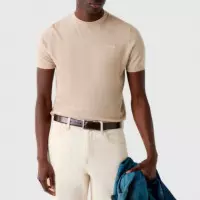 Camiseta con logo tejido