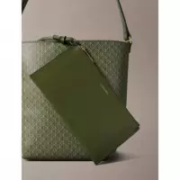 EMBLEM AOP MEDIUM BUCKET OLIVINE AOP