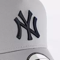 Gorra New Era Side Patch gris