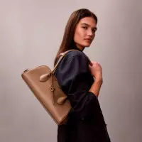 Bolsa de Hombro con Logo Emblemático  CALVIN KLEIN