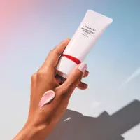 Revitalessence Skin Glow Primer SPF25  SHISEIDO