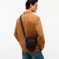 Bolso Reporter con Mezcla de Texturas y Logo  TOMMY HILFIGER