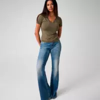 Camiseta con logo de pedrería