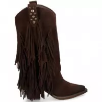 Boota Cowboy Flecos Tachas ante Moka  ALMA EN PENA