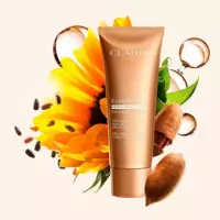 Extra Firming Neck & Décolleté
ratamiento con Efecto Lifting y Reafirmante  CLARINS