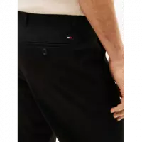 Pantalón Chino TOMMY HILFIGER Core Harlem Negro Pb